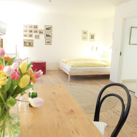 Gartenstudio-Apartment Tausendfreund - Adults Only - Am Chiemsee Breitbrunn am Chiemsee Esterno foto